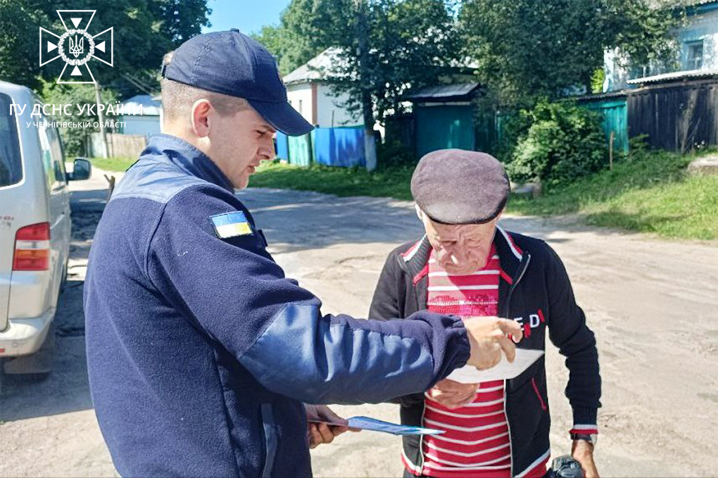  Рятувальники Чернігівщини проводять профілактично-роз'яснювальні бесіди серед населення